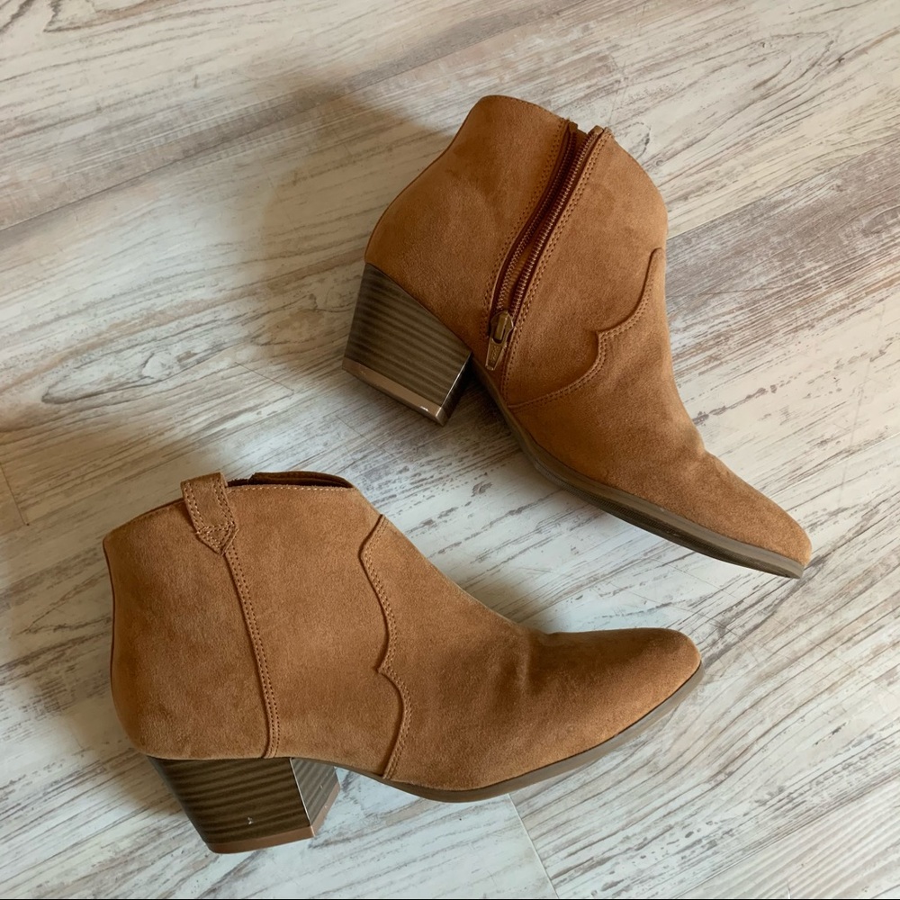 Brown BOOTS size 8